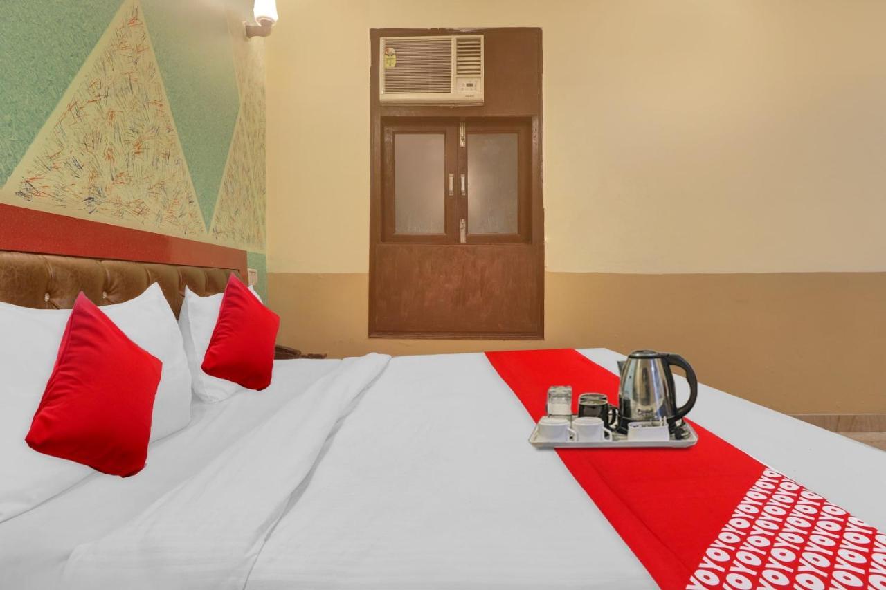 Hotel O Prince Home Stay Near Ambience Mall New Delhi Buitenkant foto