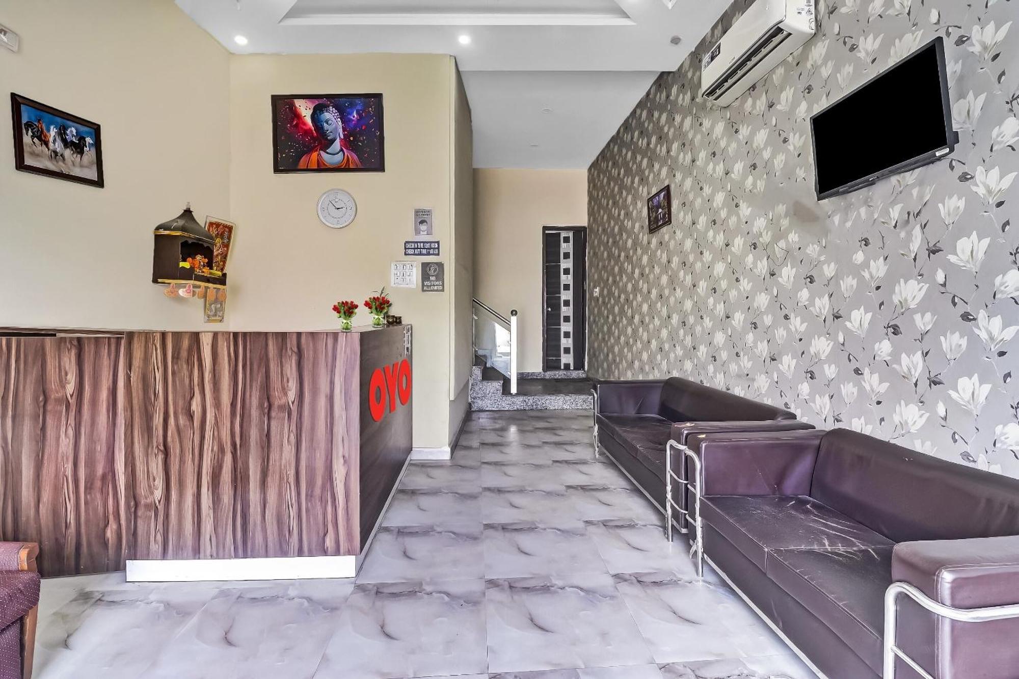 Hotel O Prince Home Stay Near Ambience Mall New Delhi Buitenkant foto