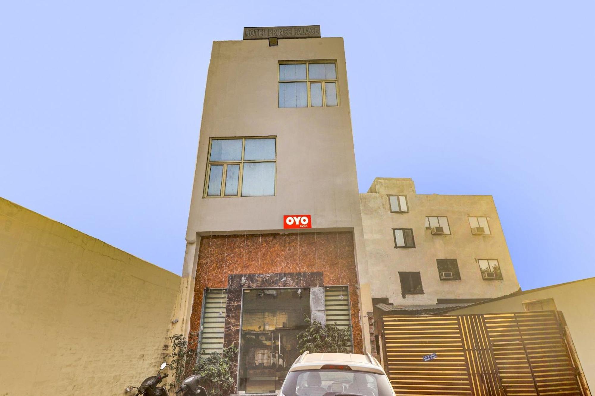 Hotel O Prince Home Stay Near Ambience Mall New Delhi Buitenkant foto