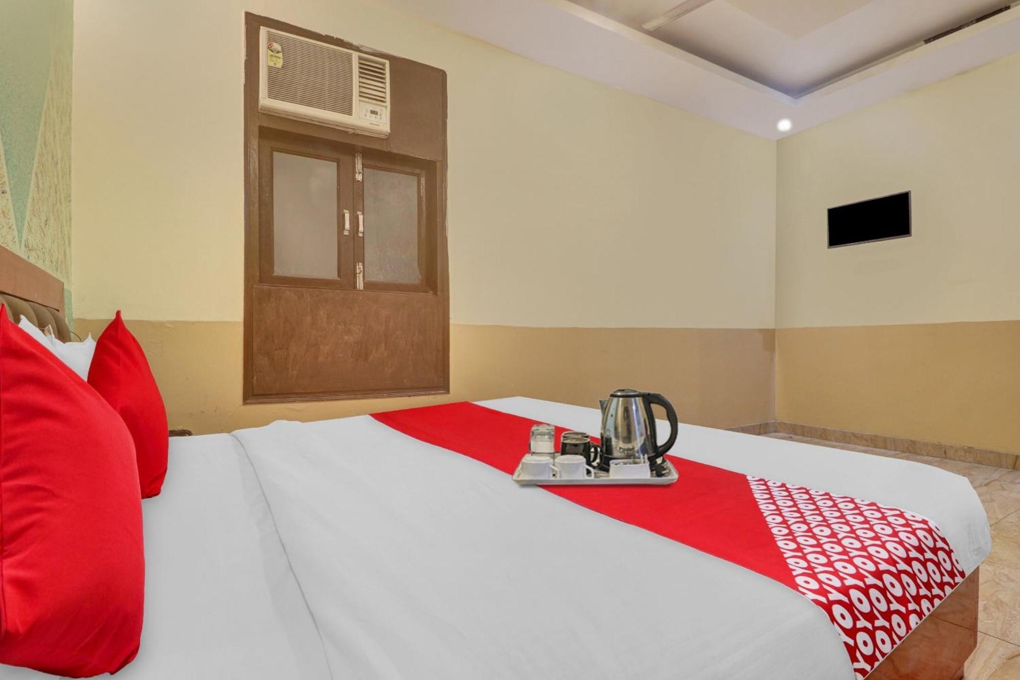 Hotel O Prince Home Stay Near Ambience Mall New Delhi Buitenkant foto