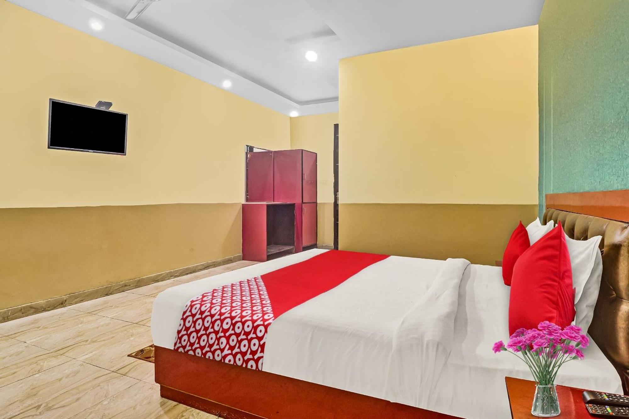 Hotel O Prince Home Stay Near Ambience Mall New Delhi Buitenkant foto